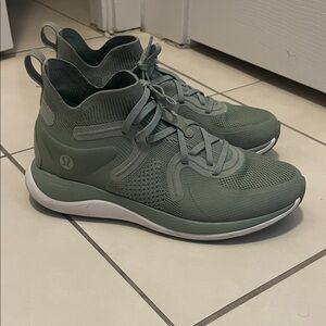 Lululemon Athletica Chargefeel Mid 2